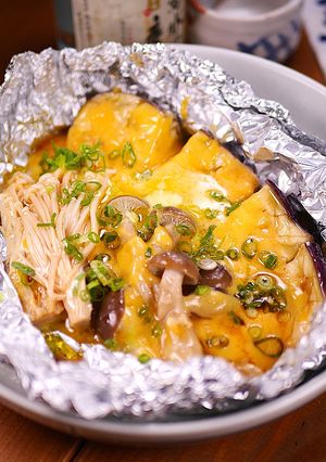 秋なすときのこの🍁バタポンチーズのホイル焼き😋-レシピのメイン写真