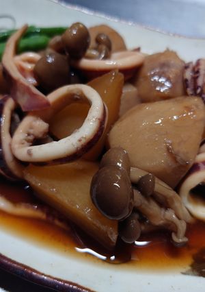 秋三昧💫イカ・里芋•大根•しめじの簡単煮物-レシピのメイン写真