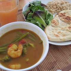 รูปของ ココナッツミルクの野菜カレースープ