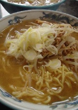 鶏脂でコクのある「ガラ味噌ラーメン」-レシピのメイン写真