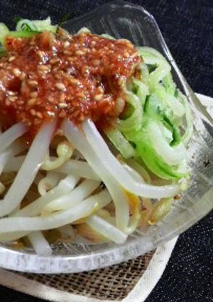 胡瓜やもやしに♪キムチな美味しい万能タレ-レシピのメイン写真