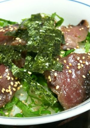 ぶきっちょでも簡単◆酢飯でかつお丼-レシピのメイン写真