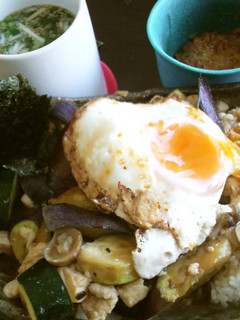 ズッキーニとナスのチャンプルー丼-レシピのメイン写真
