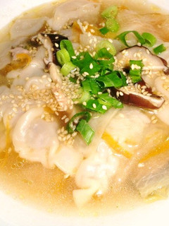 ゴマの風味の野菜たっぷり餃子スープ-レシピのメイン写真