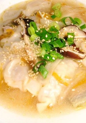 ゴマの風味の野菜たっぷり餃子スープ-レシピのメイン写真