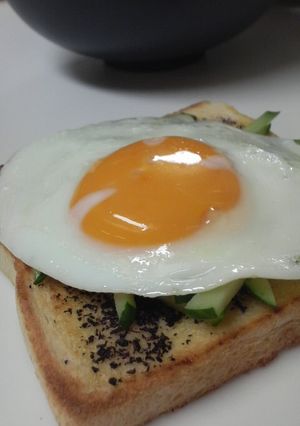 ゆかりのきゅうりの☆目玉焼きトースト-レシピのメイン写真