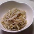 給料日前でももう1品☆もやしサラダ
