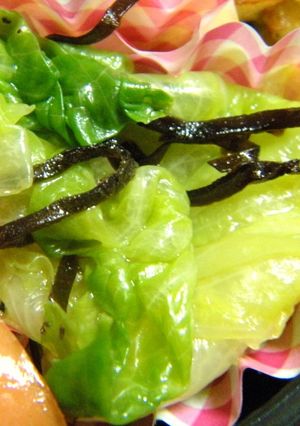 お弁当に❀レタスの塩昆布和え-レシピのメイン写真