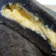 黒ゴマハチミツのクリームパン
