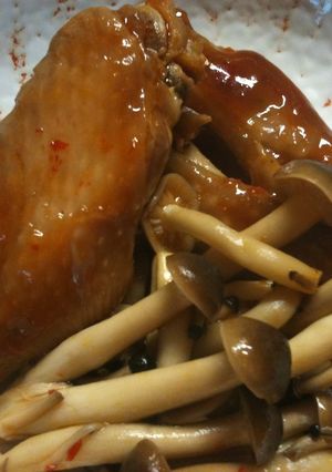 鶏手羽としめじのピリ辛照り煮-レシピのメイン写真