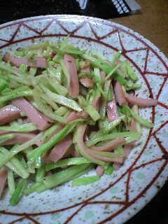 節約!ブロッコリーの茎で魚肉ソマヨ炒め-レシピのメイン写真