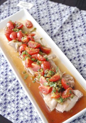 レンジで簡単蒸し鶏のピリ辛トマト香味だれ-レシピのメイン写真