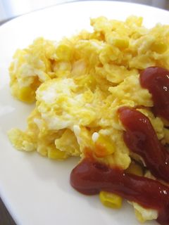 優しいチーズとコーンのスクランブルエッグ-レシピのメイン写真