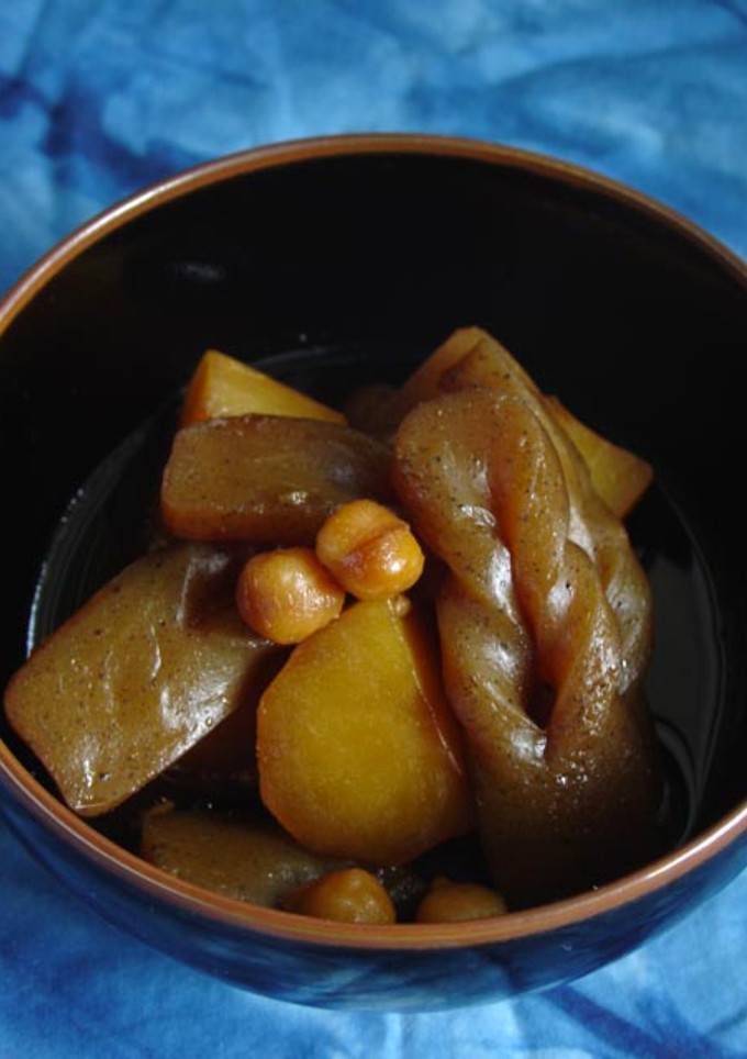 鶏手羽梅酒煮の煮汁でじゃが芋と蒟蒻の煮物-レシピのメイン写真