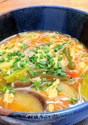 トマト🍅と夏野菜のワンパン❣️サンラータン煮麺-レシピのメイン写真