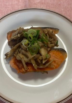 ビタミンDたっぷり鮭のきのこソースかけ-レシピのメイン写真