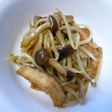 油揚げと、もやしと、きのこの炒め物