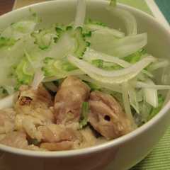 รูปของ ゴーヤと焼き鳥のヘルシーおつまみサラダ