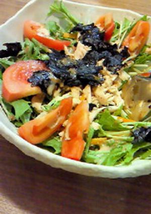 水菜にゴマドレと粉チーズをかけて-レシピのメイン写真