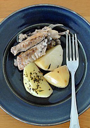 じゃがいもと鶏手羽中のレモン煮-レシピのメイン写真