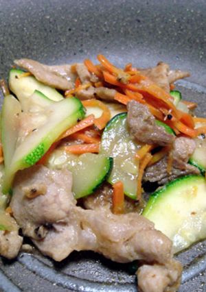 ズッキーニと豚肉の炒め物-レシピのメイン写真