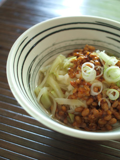スパイシー!ラー油納豆の冷うどん-レシピのメイン写真