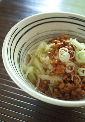 スパイシー!ラー油納豆の冷うどん-レシピのメイン写真