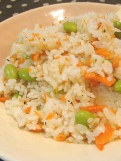 夏にピッタリ☆鮭と枝豆の洋風混ぜご飯-レシピのメイン写真