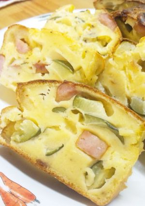 ズッキーニとソーセージのケークサレ-レシピのメイン写真