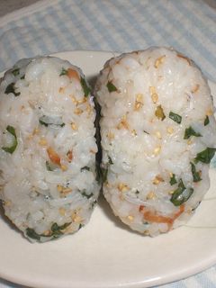 青じそ&梅でさっぱりおにぎり♪-レシピのメイン写真