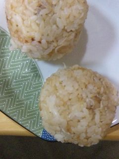 バターがうまい!シラスおかかオニギリ-レシピのメイン写真
