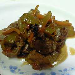 รูปของ すいかの皮で豚しょうゆ炒め煮♪