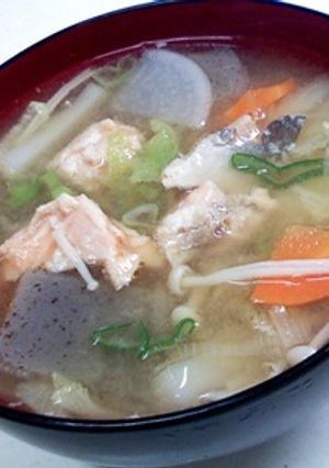 あけぼのさけ缶で簡単　具沢山鮭汁-レシピのメイン写真