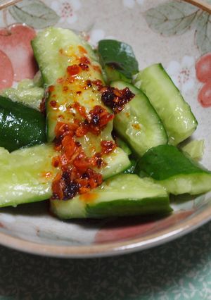 たたききゅうりの食べるラー油のせ-レシピのメイン写真