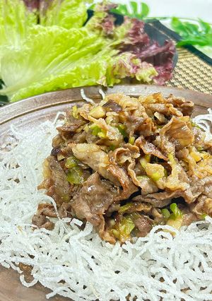 牛肉オイスター炒めの揚げ春雨レタス包み-レシピのメイン写真