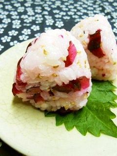 しば漬け混ぜただけのおむすび-レシピのメイン写真