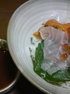 ごまダレ海鮮丼♪新鮮なお刺身を使って。-レシピのメイン写真