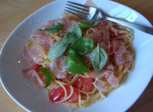 スイートバジルと生ハムのパスタ-レシピのメイン写真