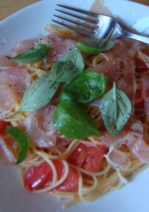 スイートバジルと生ハムのパスタ-レシピのメイン写真