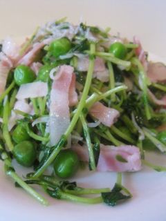 豆苗と青豆のベーコン・しらす炒め-レシピのメイン写真