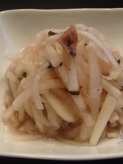 薄桃色でさっぱり♡大根の甘梅肉和え-レシピのメイン写真