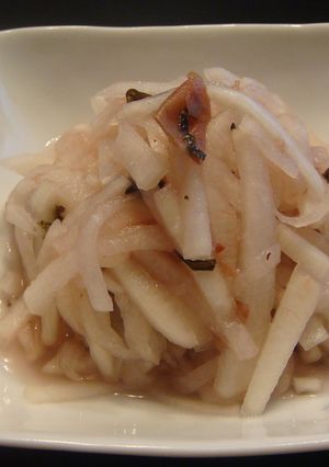薄桃色でさっぱり♡大根の甘梅肉和え-レシピのメイン写真
