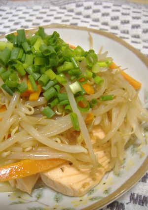 楽チン♪もやしと鮭のフライパン蒸し-レシピのメイン写真