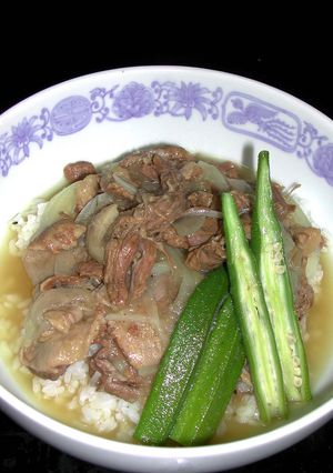 とろけたタマネギで濃厚・牛スジ煮込み丼-レシピのメイン写真