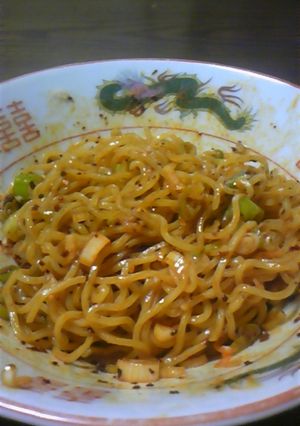 市販ラーメン&食べるラー油で〔辛麺〕-レシピのメイン写真