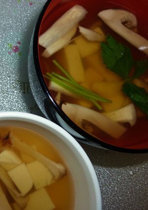 松茸（入り）のお吸い物　-レシピのメイン写真