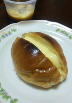 バターロールdeクリームぱん♡-レシピのメイン写真