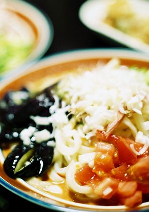 揚げナスと冷しゃぶのごま味噌だれうどん-レシピのメイン写真