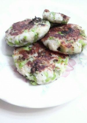 もちﾄﾛ〜♪枝豆ﾁｰｽﾞ入りはんぺん焼き-レシピのメイン写真
