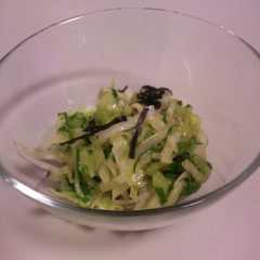 รูปของ 和でも洋でもいける野菜の塩昆布和え